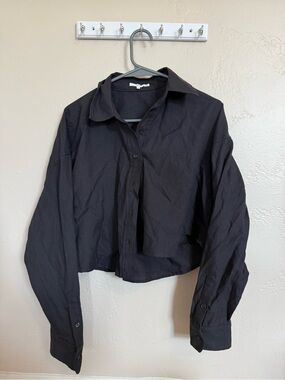 NIA Cropped Black Button-Up Shirt
